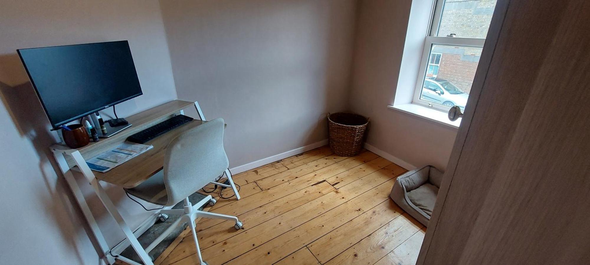 Cosy With Office - 10 Mins Stroll To Seafront Apartment *
